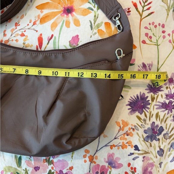 Travelon Crescent bag - Picture 11 of 13